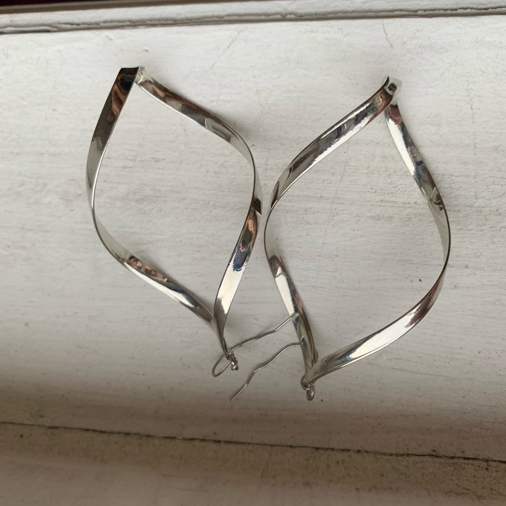 Silver spiral dangle earrings NWOT